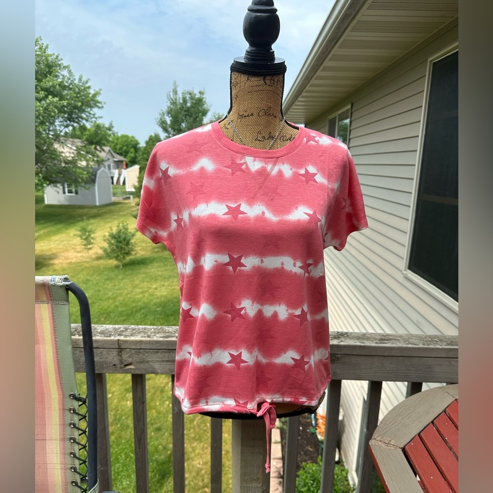 ⭐️✨🌟🤩♥️❤️NWT SHORT SLEEVE TOP-bottom tie